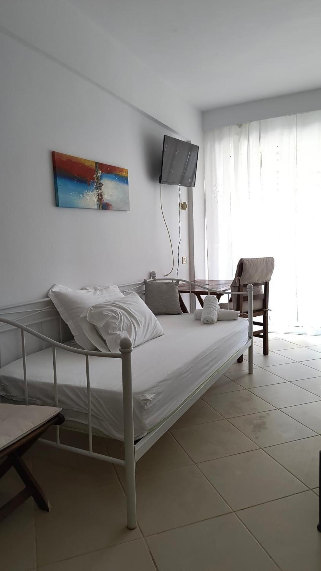 צ'פרו Polyxeni Apartments & Rooms מראה חיצוני תמונה