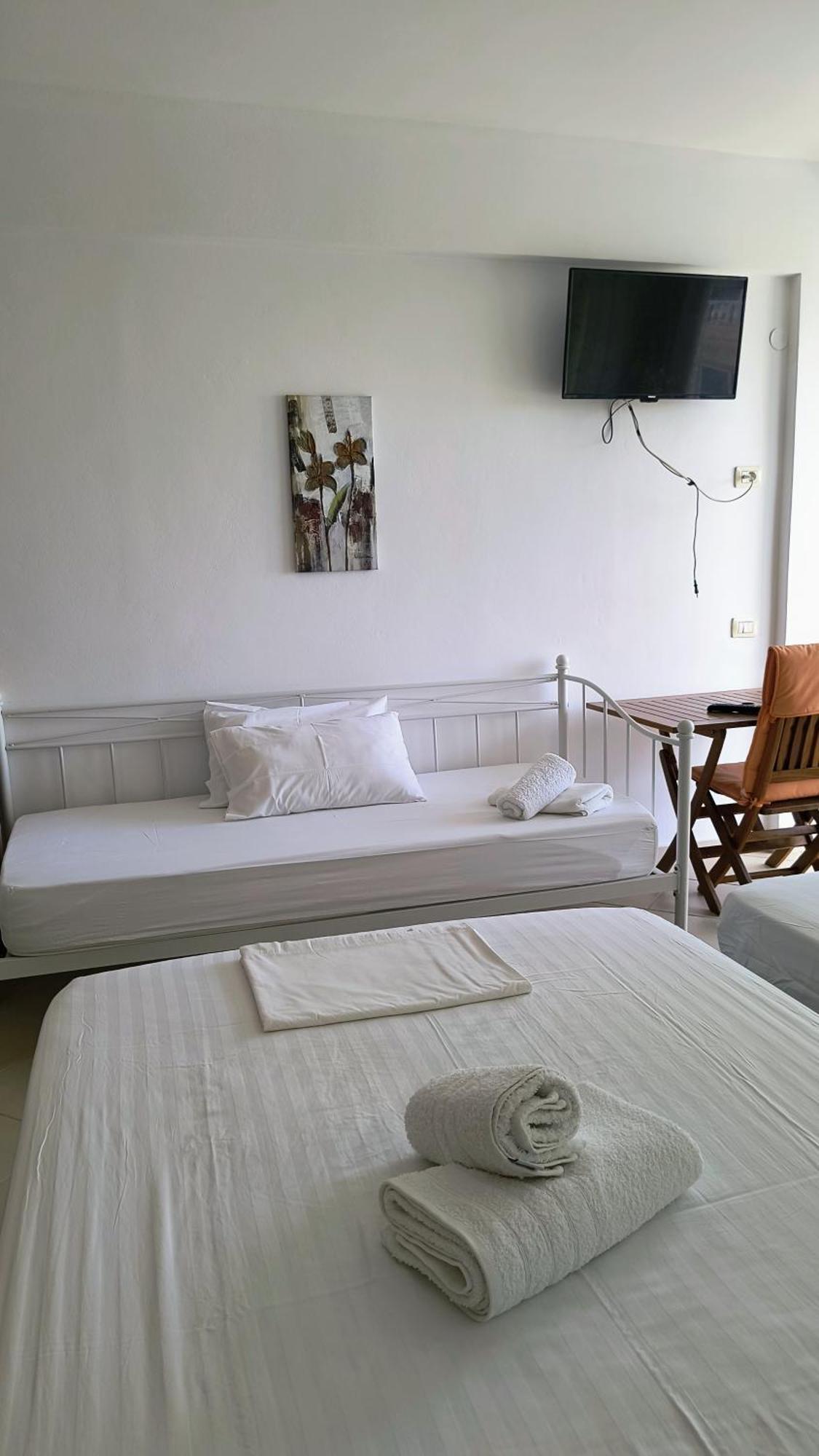 צ'פרו Polyxeni Apartments & Rooms מראה חיצוני תמונה