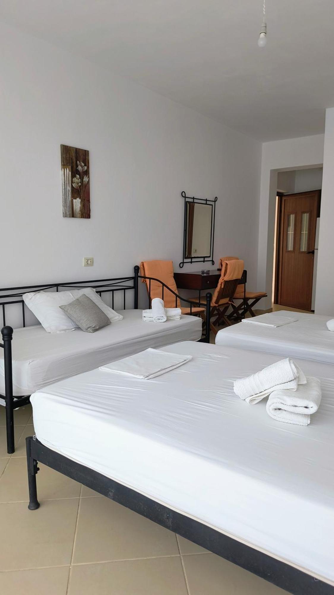 צ'פרו Polyxeni Apartments & Rooms מראה חיצוני תמונה