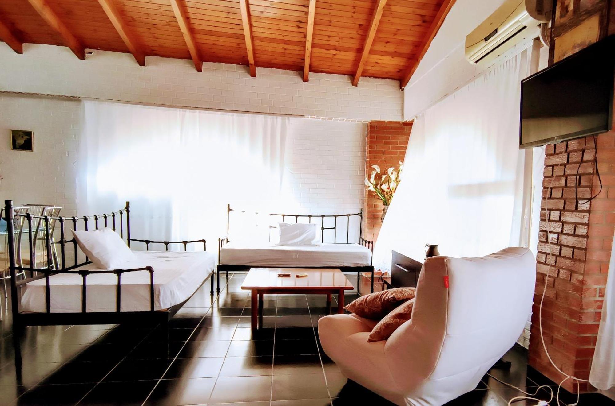 צ'פרו Polyxeni Apartments & Rooms מראה חיצוני תמונה